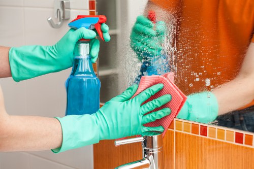Local cleaning team supporting a flat in SE4 with access-sensitive cleaning