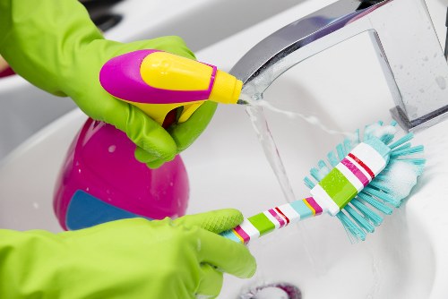 Cleaning treatment for pet odour in upholstery and soft furnishings
