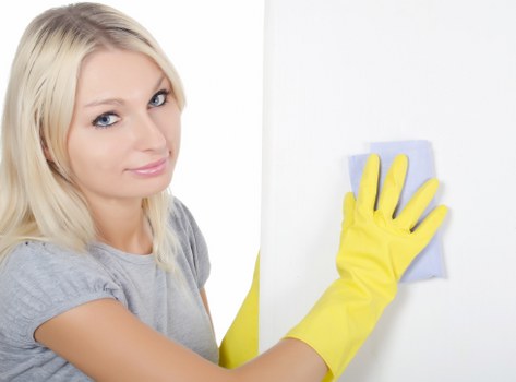 Regular home cleaning in a SE4 living room and hallway